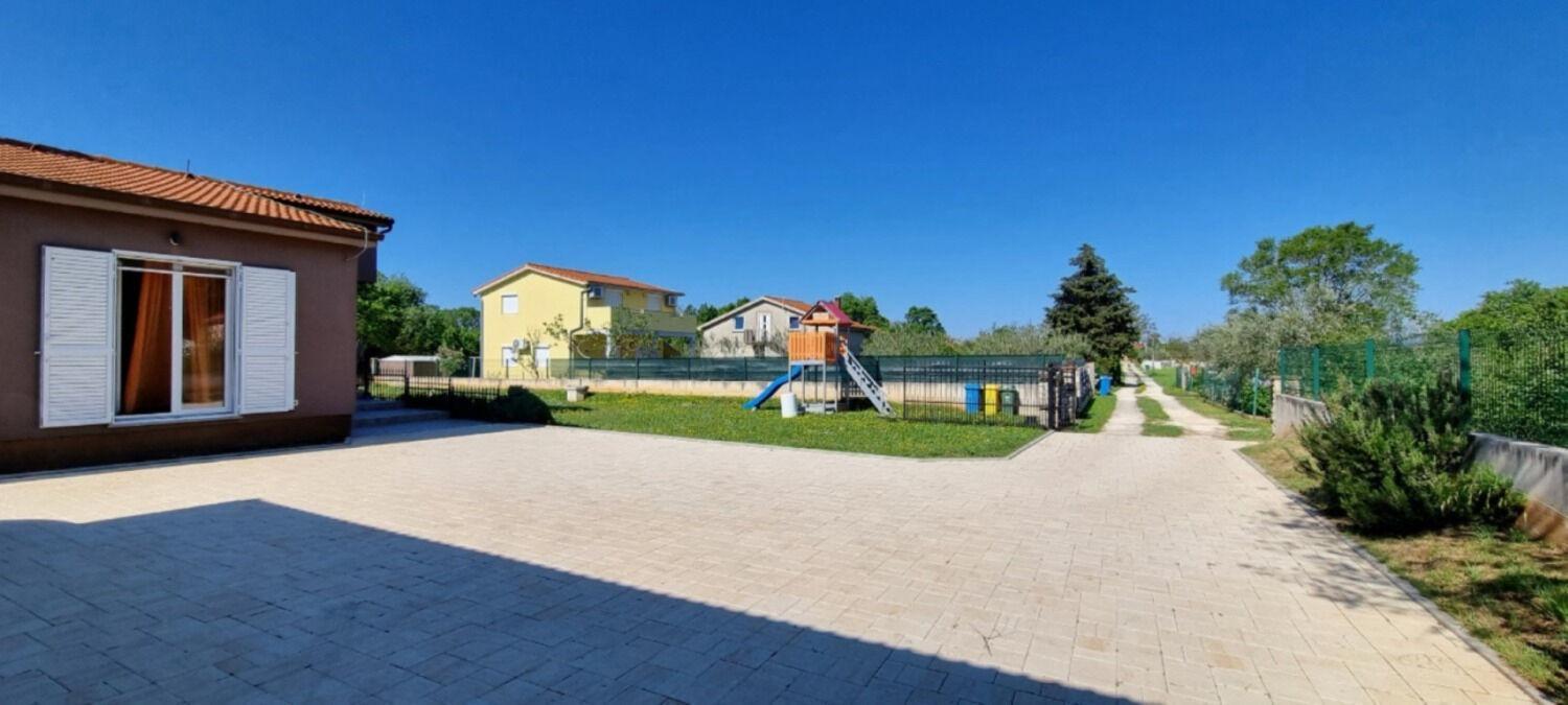 Ron - Spacious Garden * Pula