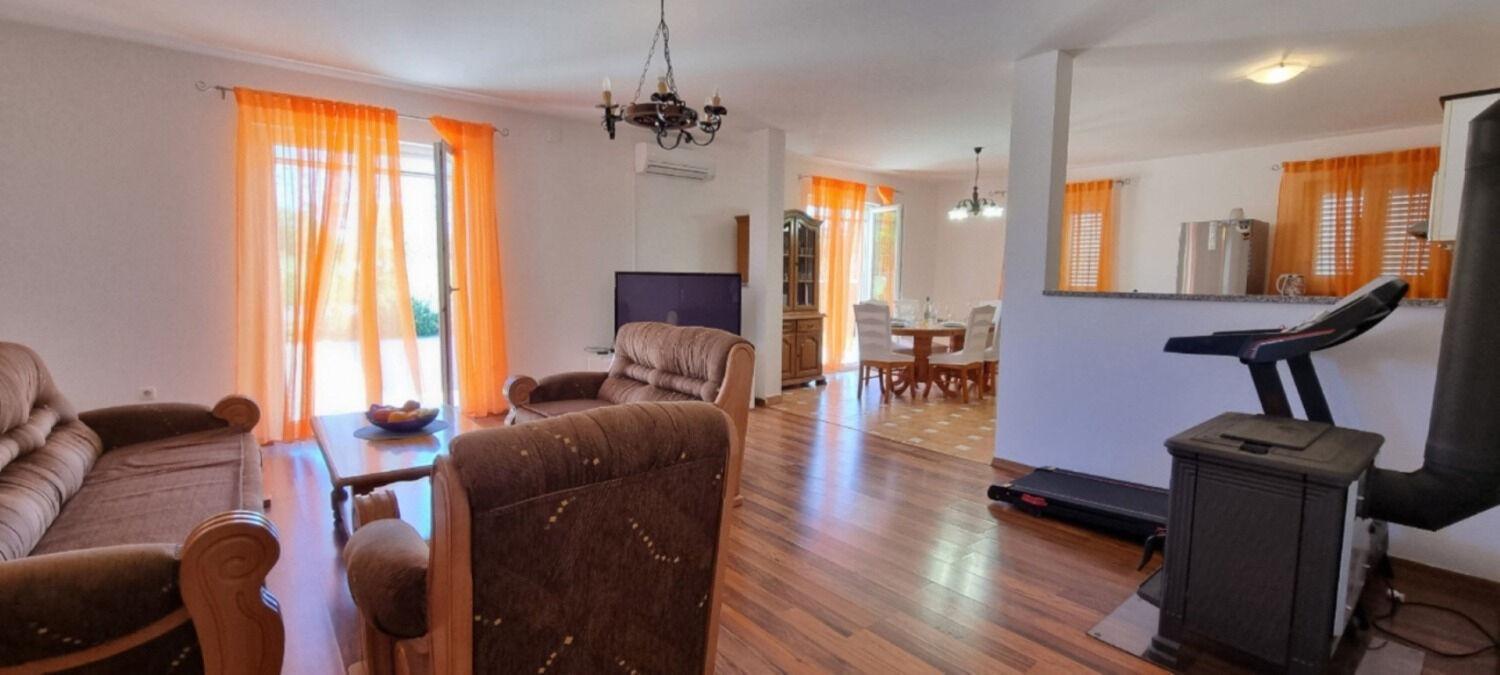 Ferienhaus Ron - Spacious Garden