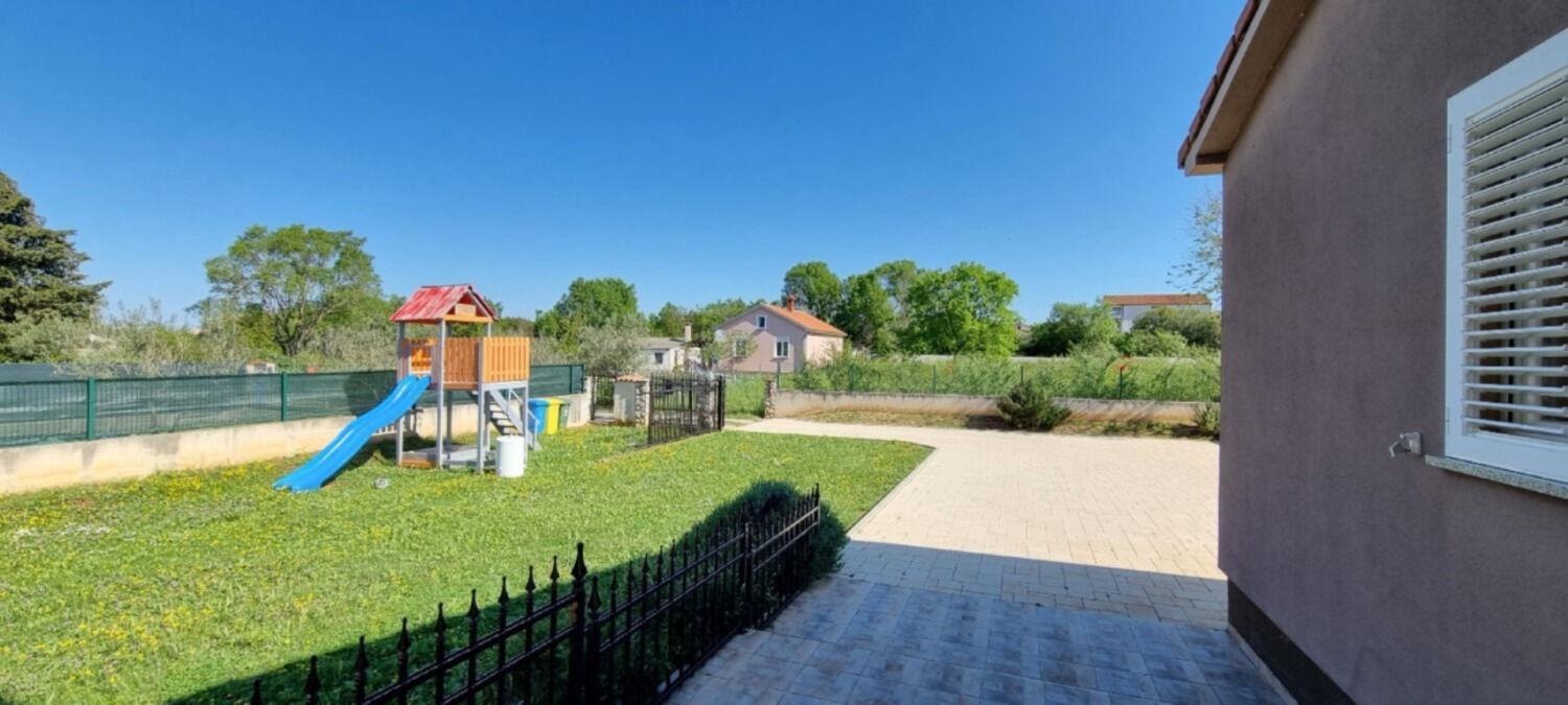 Ron - Spacious Garden Ferienhaus Pula